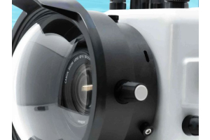 Ports for underwater housings