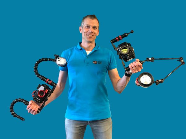 What type of arms should you use to attach your strobes and lamps?