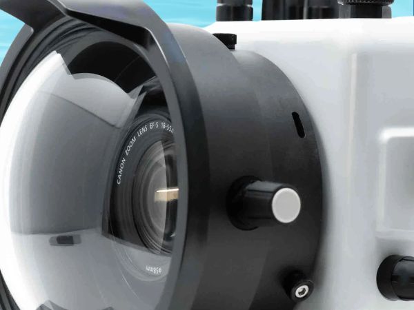 Ports for underwater housings