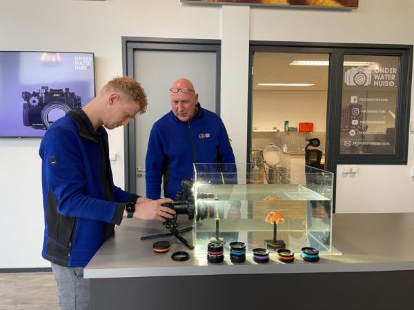 Test tank for macro lenses