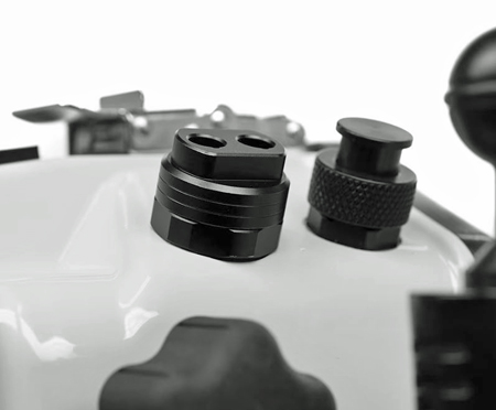 M16 bulkhead for optical cables
